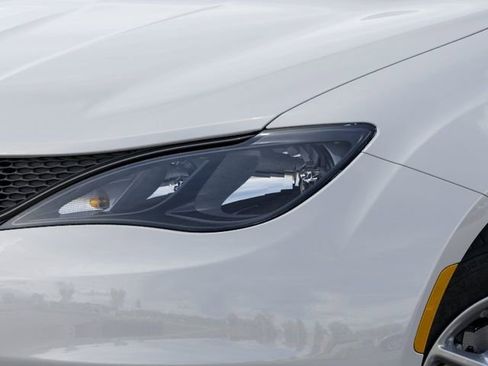 New 2026 Chrysler Voyager LX image 10