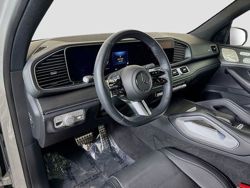 Used 2024 Mercedes-Benz GLS 450 4MATIC image 9