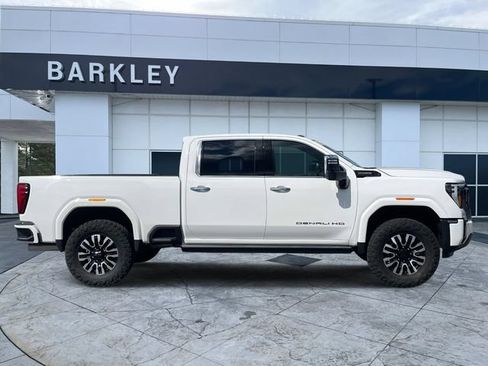 Used 2024 GMC Sierra 2500 Denali Ultimate AWD/4WD image 2