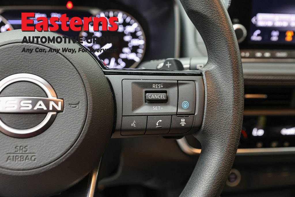 Used 2023 Nissan Rogue SV AWD/4WD image 16
