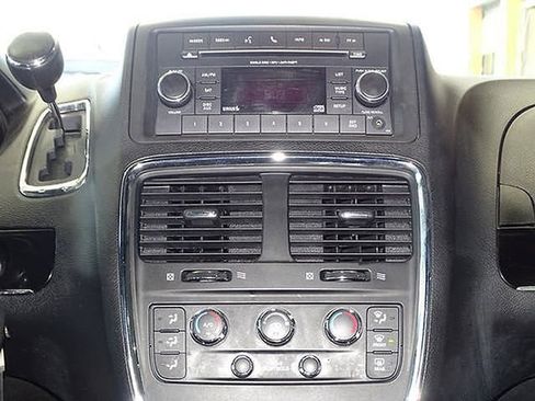 Used 2017 Dodge Grand Caravan SE image 29