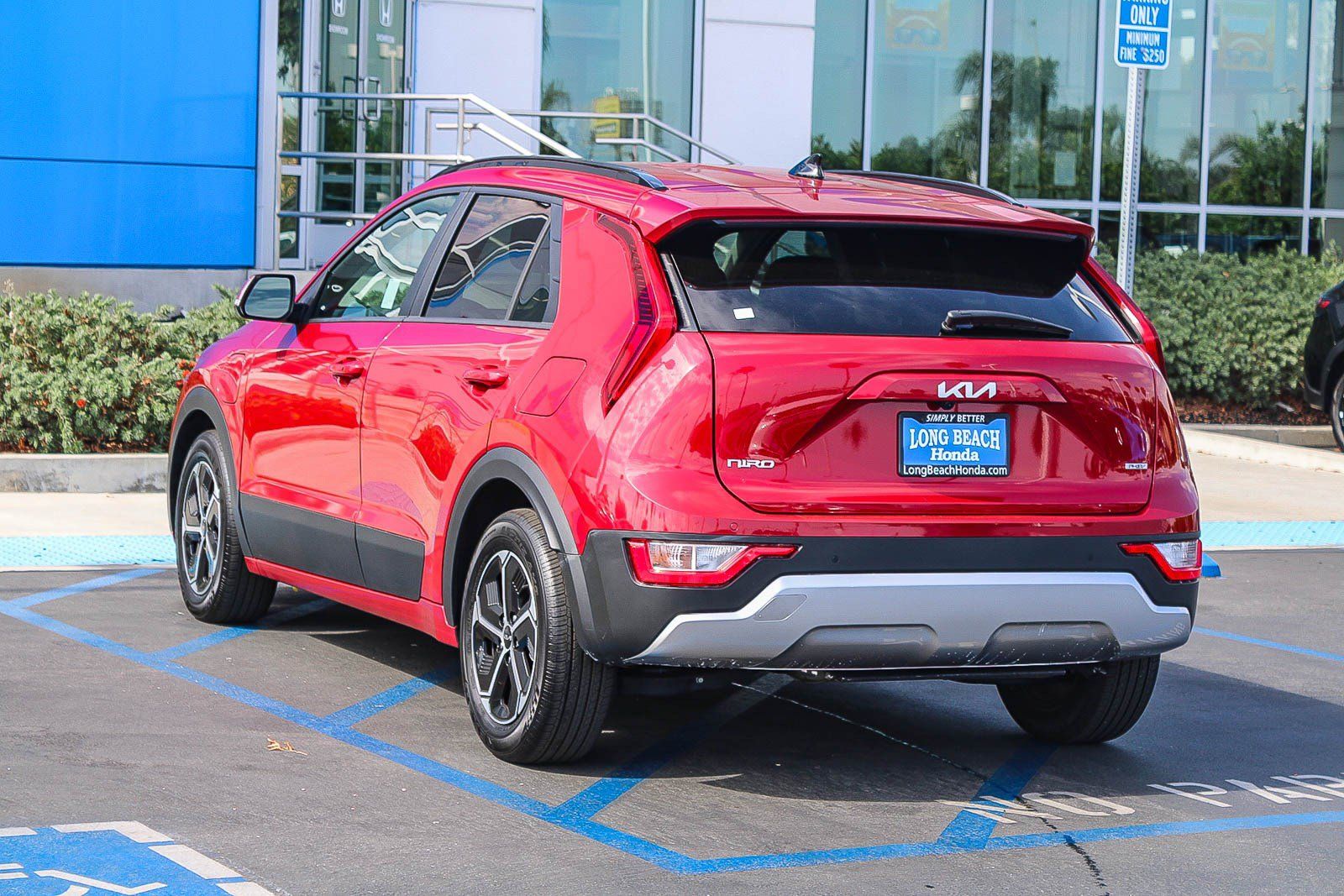Used 2025 Kia Niro LX FWD image 9
