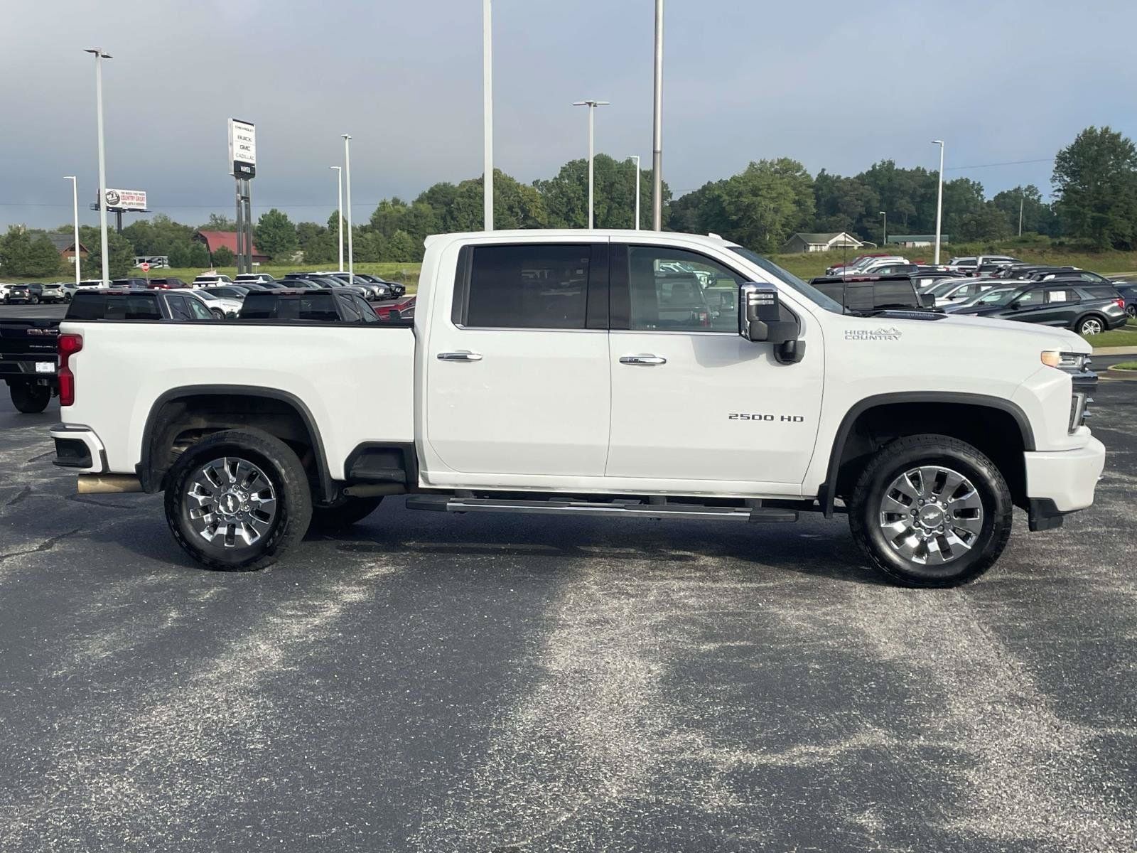 Used 2023 Chevrolet Silverado 2500 High Country w/ Technology Package AWD/4WD image 2