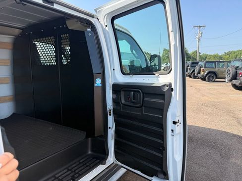 Used 2025 Chevrolet Express 2500 w/ Driver Convenience Package RWD image 12