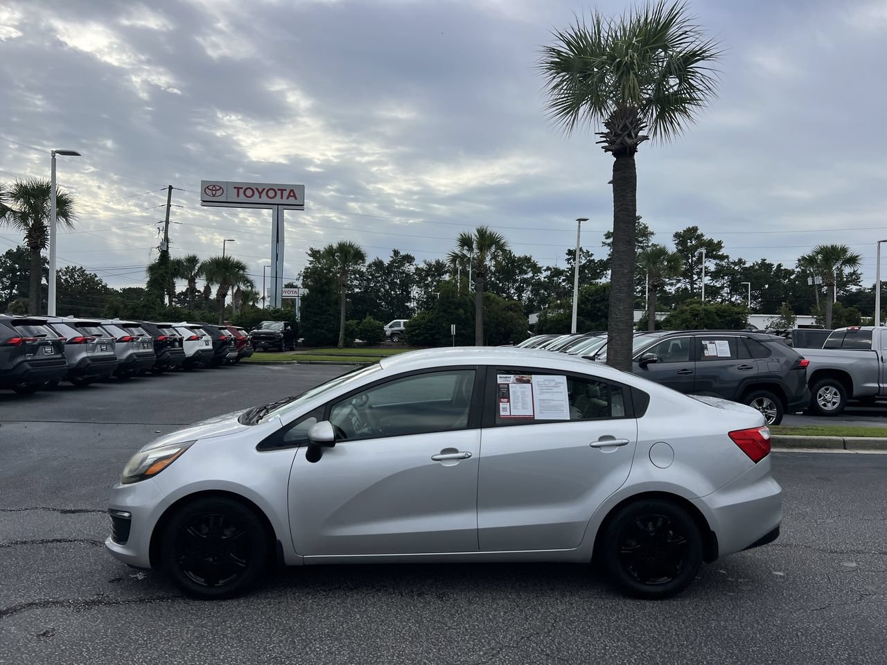 Used 2017 Kia Rio LX w/ Power Package FWD image 7
