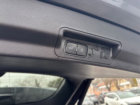 Used 2020 Ford Explorer XLT w/ Equipment Group 202A image 14