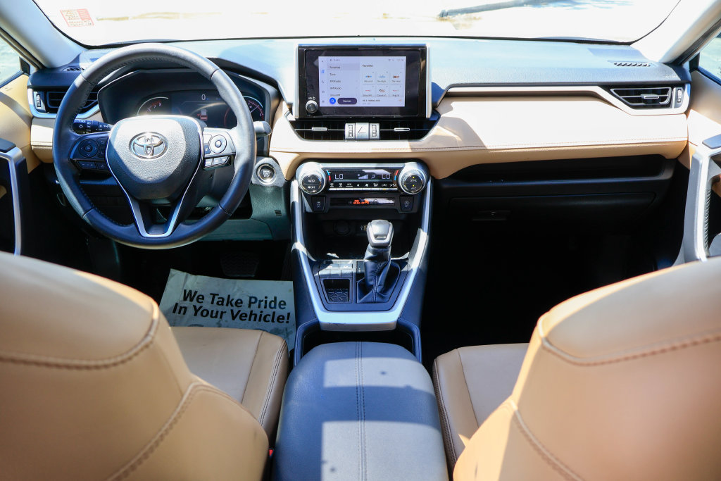 Used 2023 Toyota RAV4 XLE Premium FWD image 8