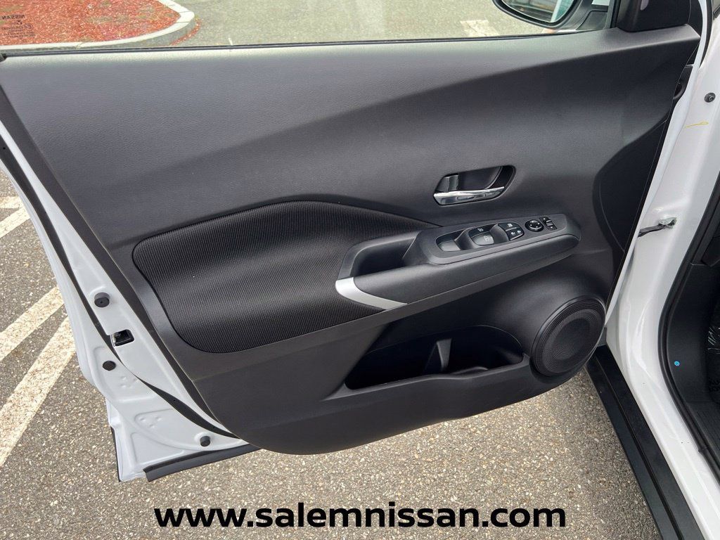 Used 2023 Nissan Kicks SV FWD image 15