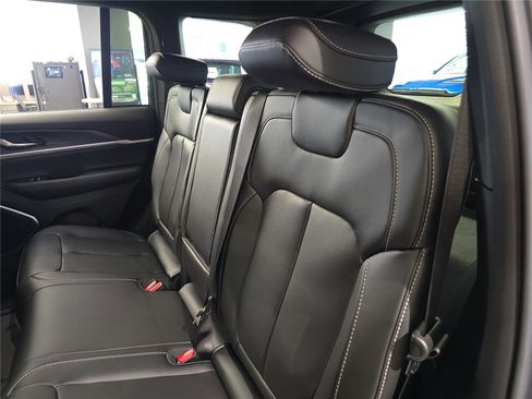 New 2026 Jeep Grand Cherokee Limited image 14