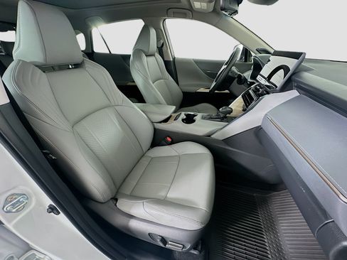 Used 2024 Toyota Venza Limited AWD/4WD image 33