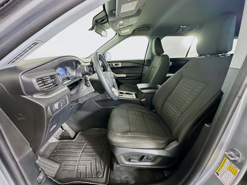 Used 2021 Ford Explorer XLT image 13