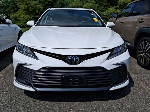 Used 2022 Toyota Camry LE FWD image 3