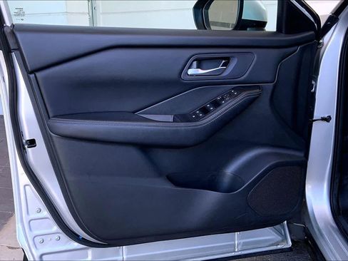 Used 2024 Nissan Rogue SV image 22