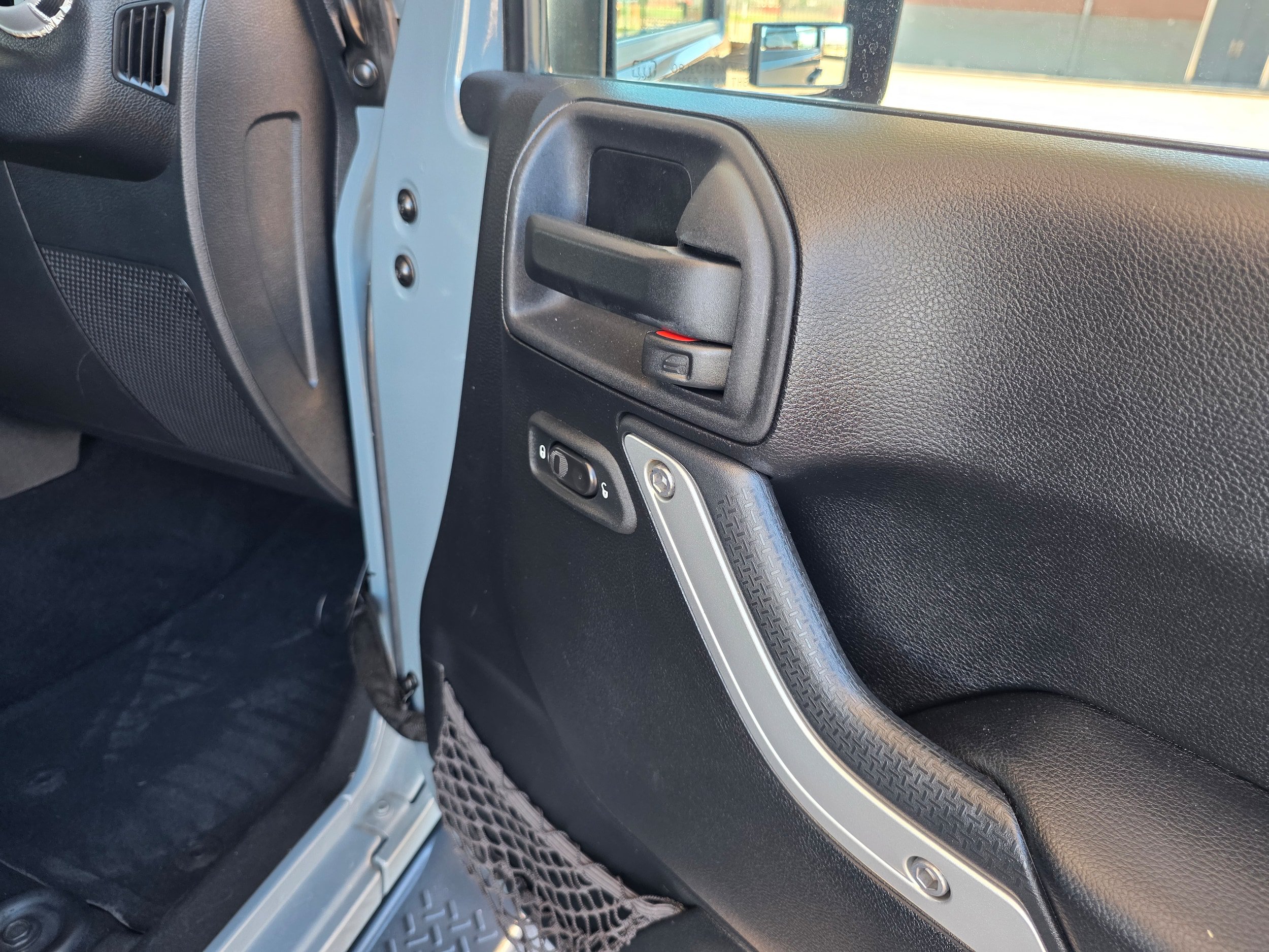 Used 2014 Jeep Wrangler Unlimited Sahara w/ Connectivity Group AWD/4WD image 23