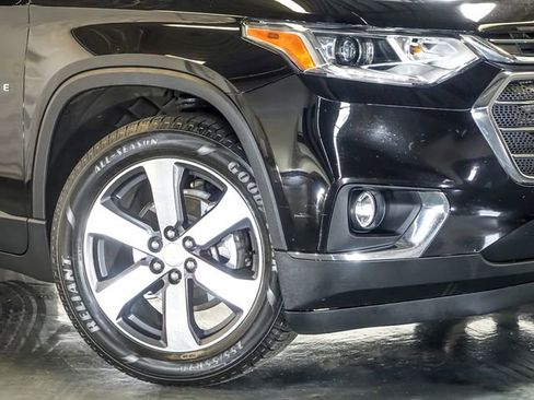 Certified 2019 Chevrolet Traverse LT w/ LT Premium Package AWD/4WD image 4