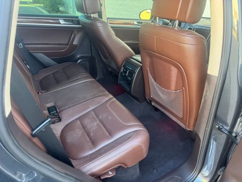 Used 2012 Volkswagen Touareg TDI AWD/4WD image 14