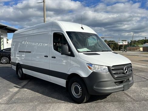 Used 2024 Mercedes-Benz Sprinter 2500 image 11