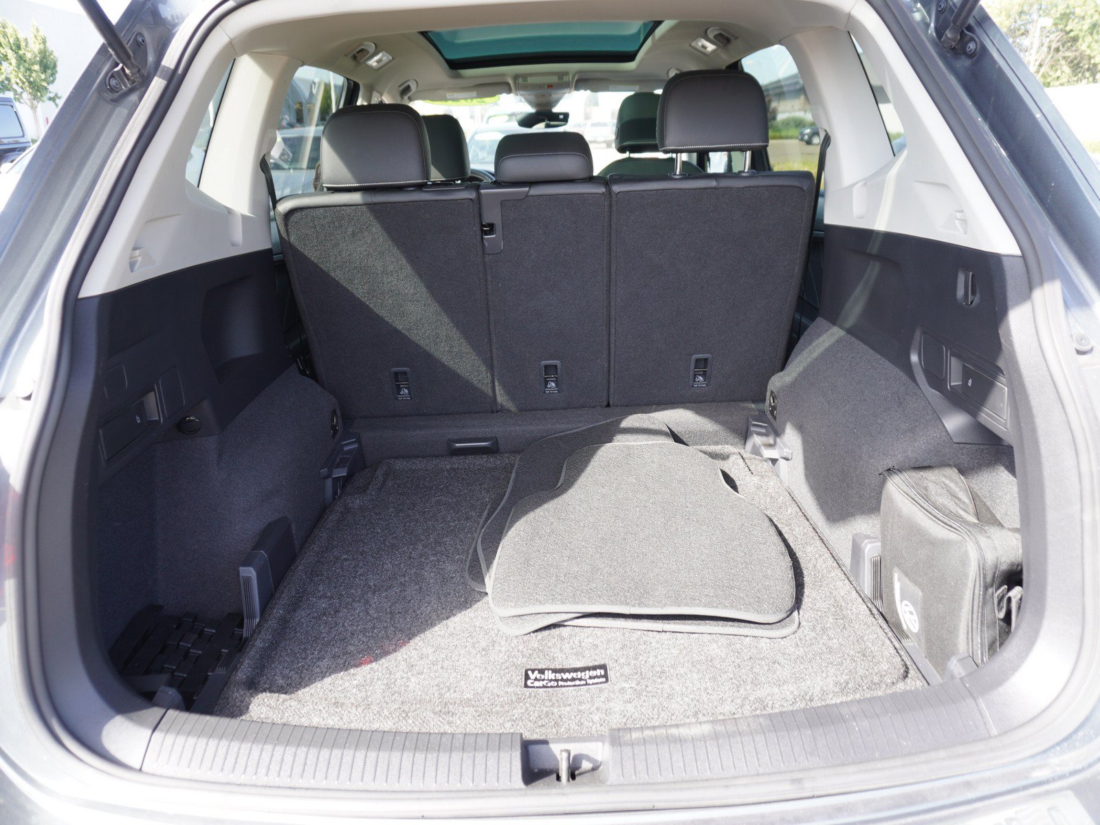 Used 2023 Volkswagen Tiguan SE w/ Panoramic Sunroof Package AWD/4WD image 12