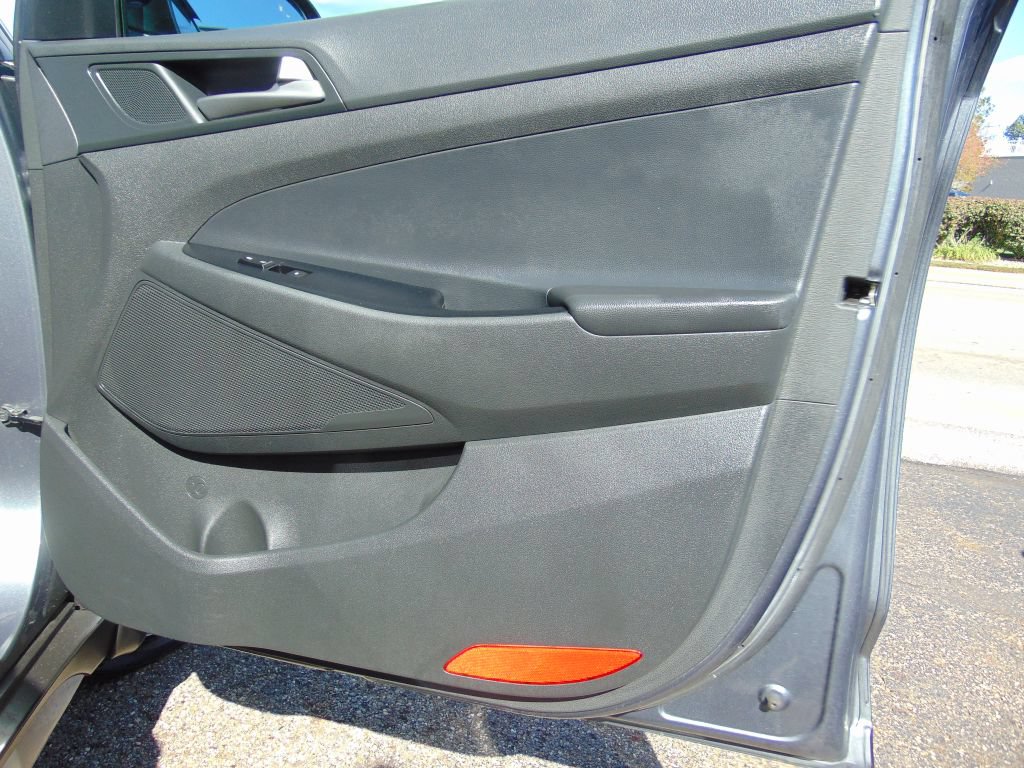 Used 2018 Hyundai Tucson Value w/ Cargo Package AWD/4WD image 25