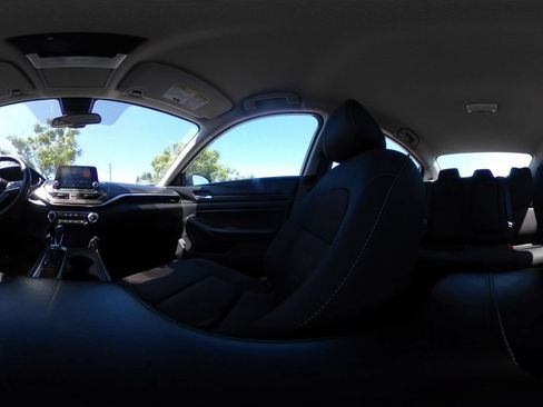 Used 2025 Nissan Altima 2.5 SV FWD image 42