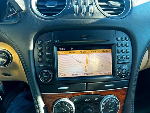 Used 2011 Mercedes-Benz SL 550 image 12