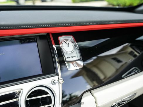 Used 2019 Rolls-Royce Dawn RWD image 51
