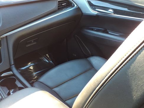 Certified 2022 Cadillac XT5 Premium Luxury image 10