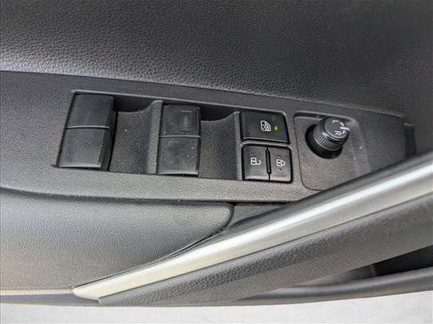 Used 2024 Toyota Corolla Cross L FWD image 10