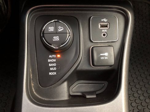 Used 2018 Jeep Compass Trailhawk w/ Navigation Group image 24