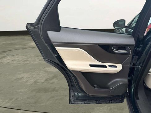 Used 2017 Jaguar F-PACE Prestige image 12