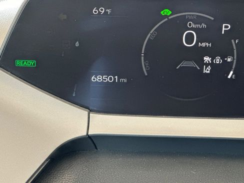 Used 2023 Toyota Prius LE FWD image 10