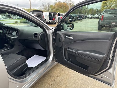Used 2018 Dodge Charger SXT w/ Blacktop Package RWD image 37