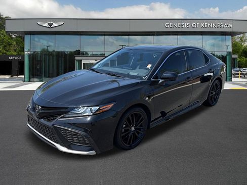 Used 2023 Toyota Camry XSE FWD image 3