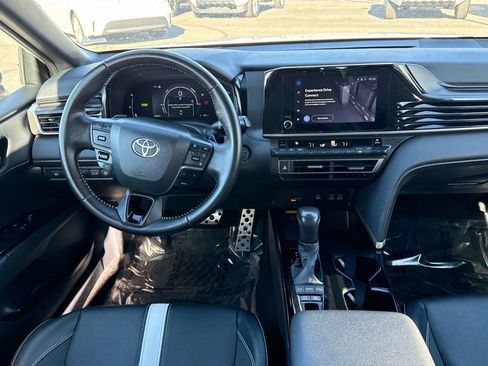 Used 2025 Toyota Camry SE image 14