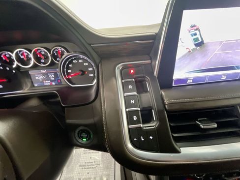 Used 2021 Chevrolet Tahoe Z71 w/ Rear Media and Nav Package image 16