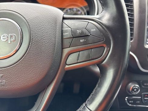 Used 2021 Jeep Cherokee Trailhawk AWD/4WD image 19