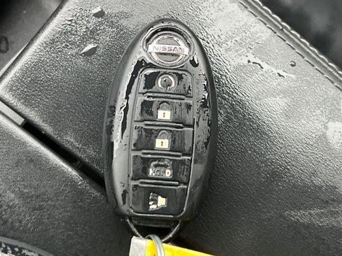 Used 2021 Nissan Rogue SL image 23