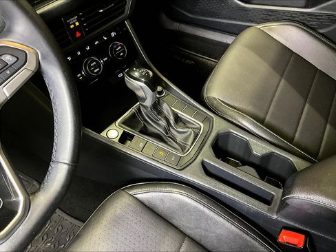 Used 2023 Volkswagen Jetta SE image 17