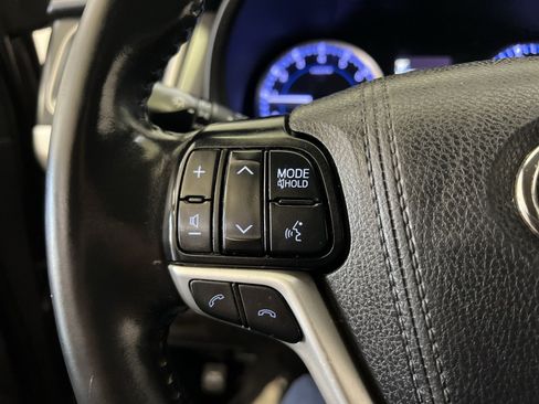 Used 2019 Toyota Highlander Plus AWD/4WD image 35