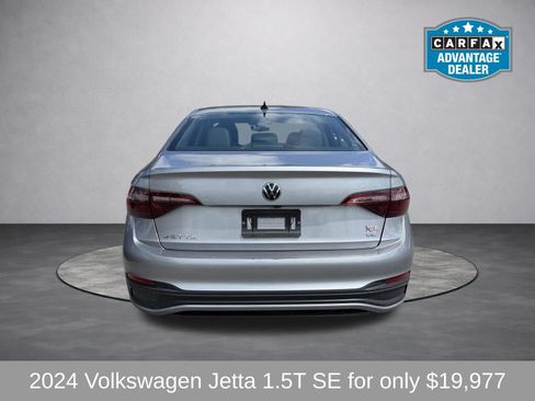 Used 2024 Volkswagen Jetta SE FWD image 4