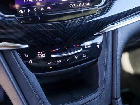 Used 2025 Cadillac XT6 Premium Luxury image 19