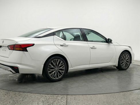 Used 2025 Nissan Altima 2.5 SV FWD image 9