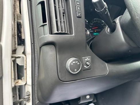 Used 2015 Chevrolet Express 2500 RWD image 16