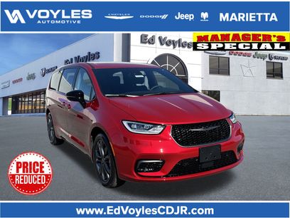 New 2026 Chrysler Pacifica Select