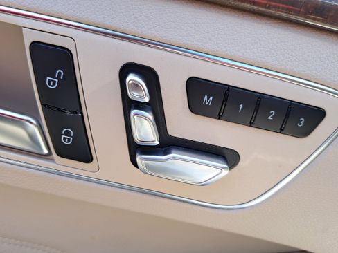 Used 2014 Mercedes-Benz E 350 4MATIC Sedan image 28