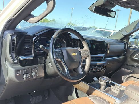 Used 2023 Chevrolet Silverado 1500 High Country w/ High Country Premium Package AWD/4WD image 9