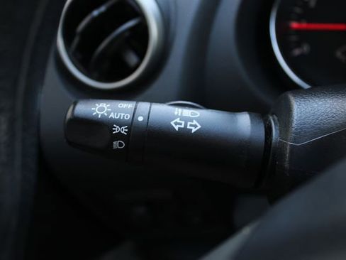 Used 2011 Nissan Rogue SV w/ Premium Pkg image 6