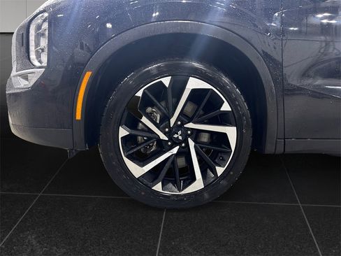Used 2024 Mitsubishi Outlander SE Black Edition image 9