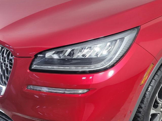Used 2021 Lincoln Corsair AWD image 9
