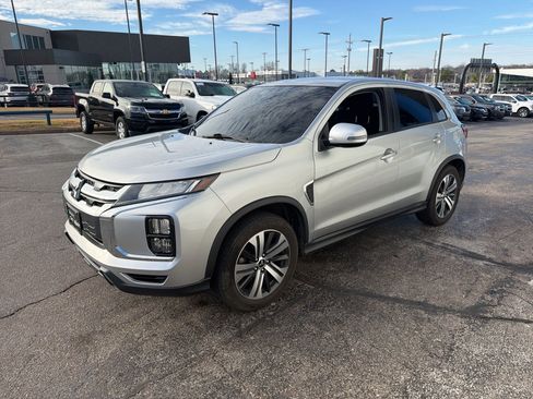 Used 2021 Mitsubishi Outlander Sport SE image 2